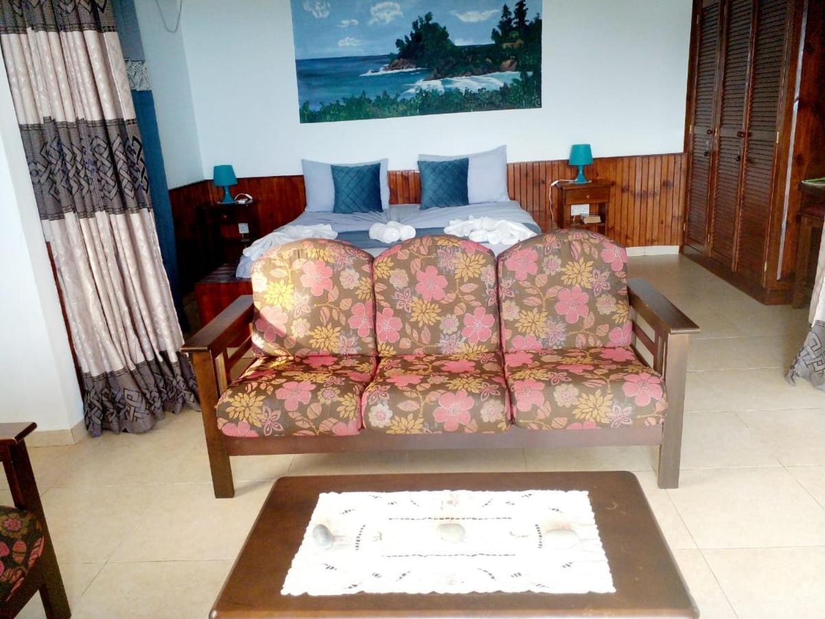 Les Elles Guesthouse Self Catering Baie Lazare  エクステリア 写真