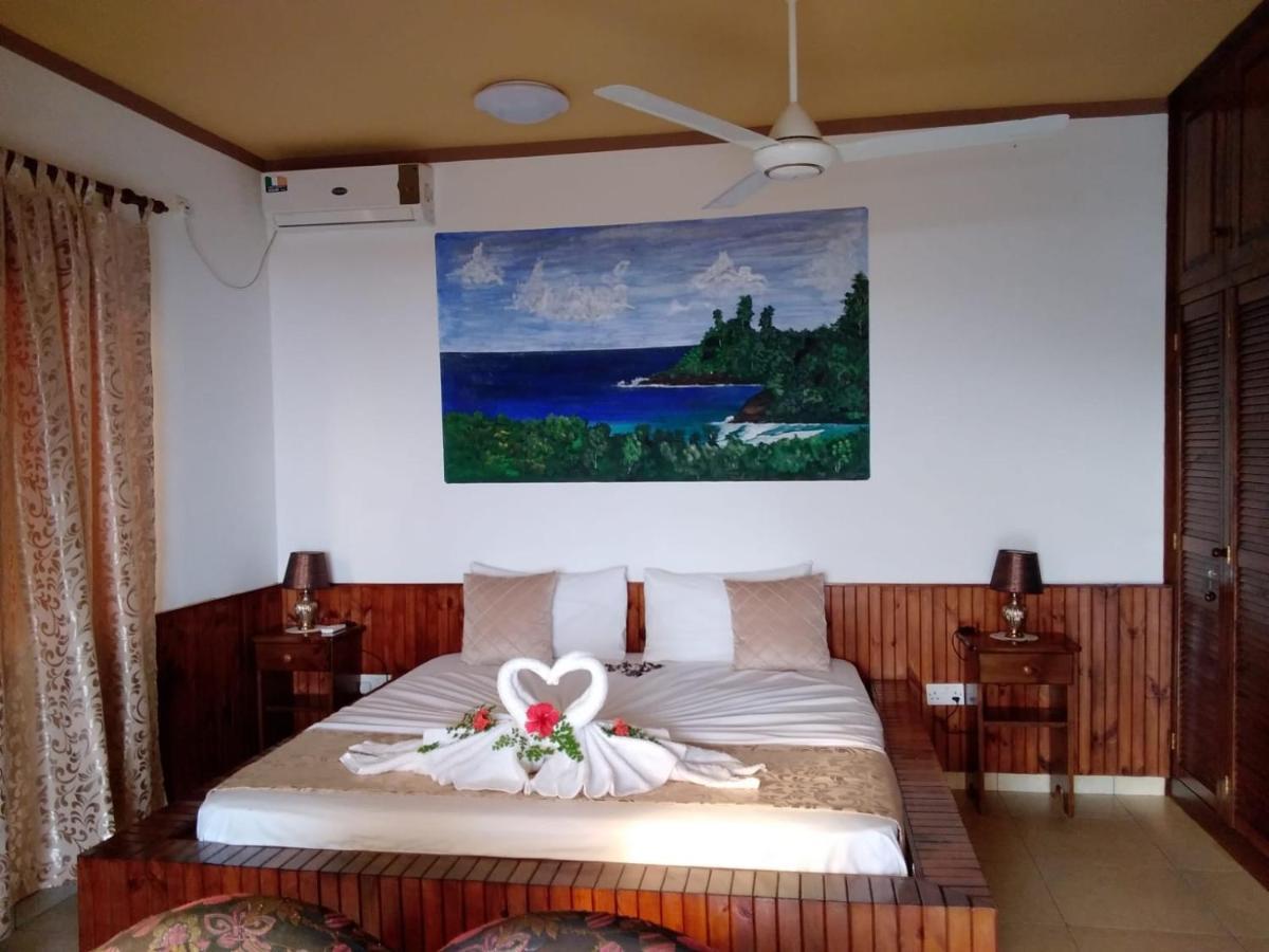 Les Elles Guesthouse Self Catering Baie Lazare  エクステリア 写真