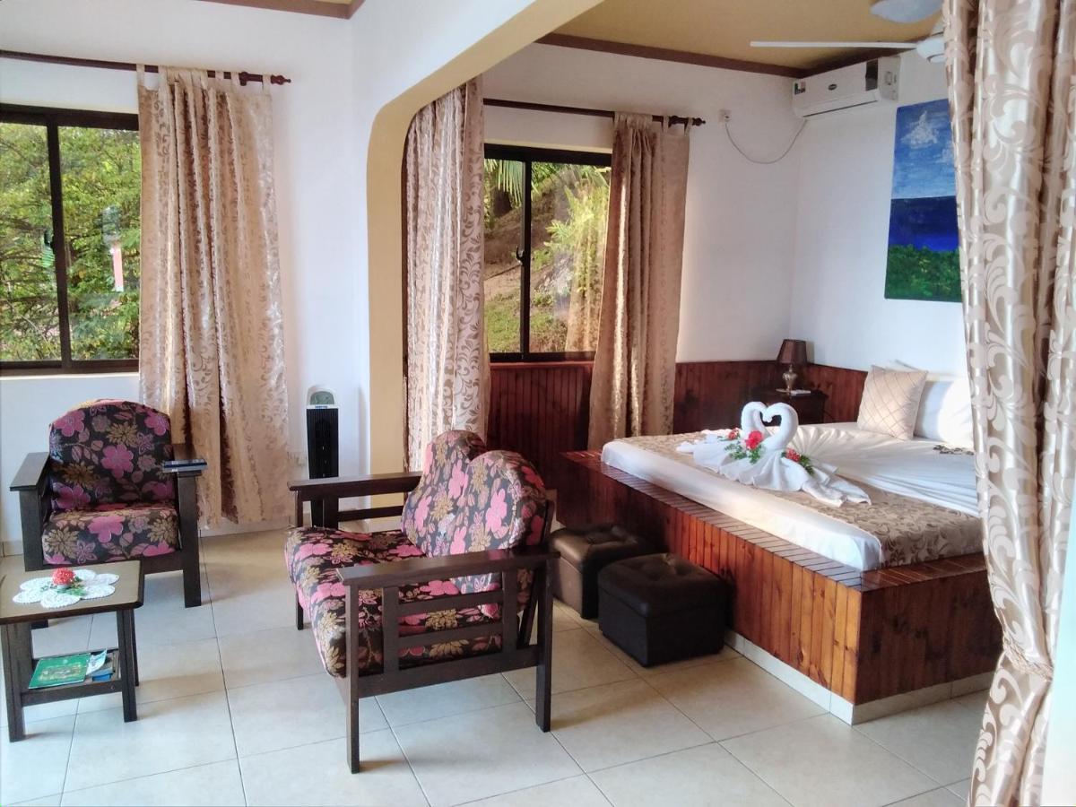 Les Elles Guesthouse Self Catering Baie Lazare  エクステリア 写真
