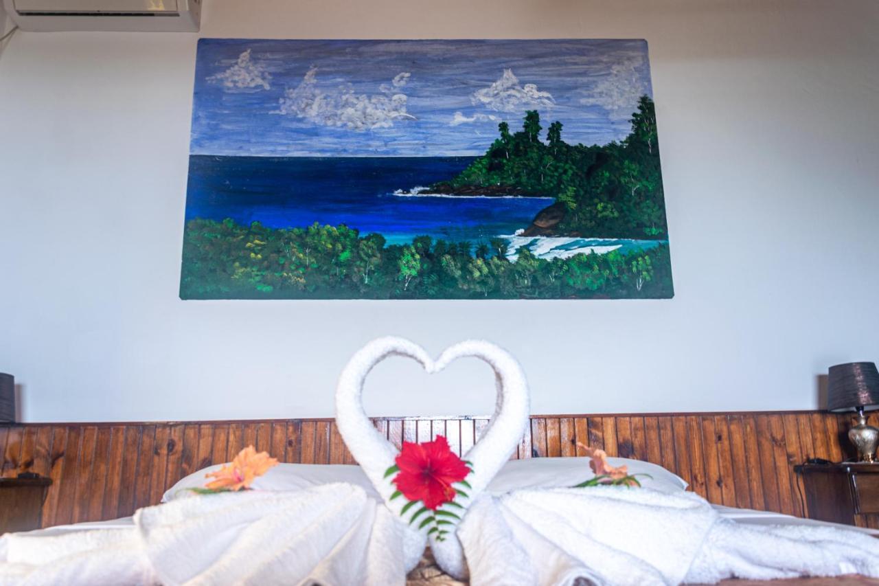Les Elles Guesthouse Self Catering Baie Lazare  エクステリア 写真