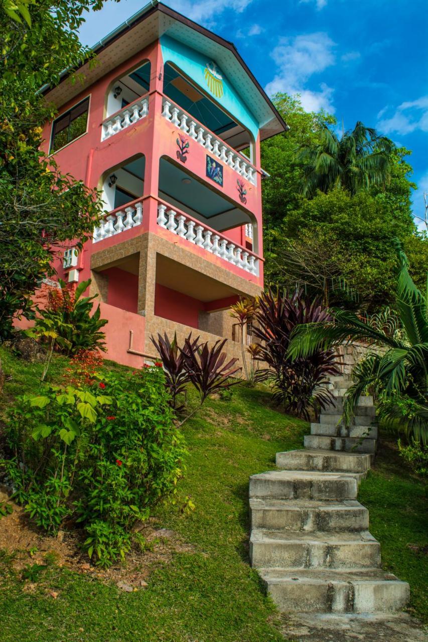 Les Elles Guesthouse Self Catering Baie Lazare  エクステリア 写真
